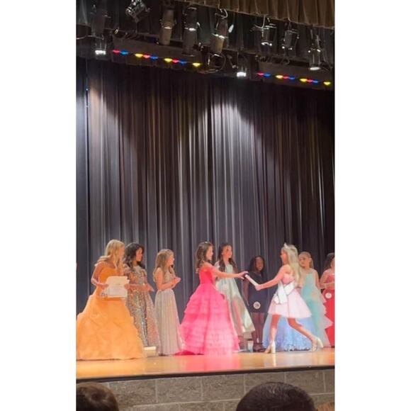 Ashley Lauren Girls Hot Pink Pageant Dress; Size 4 (street size7/8) - Picture 3 of 4